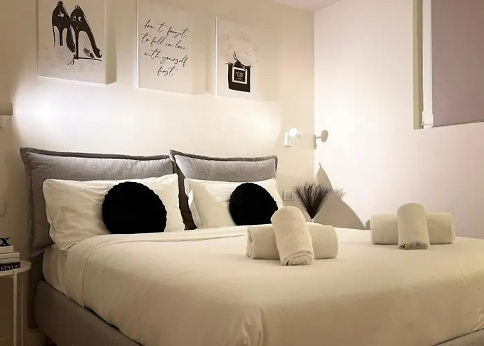 Modern Flat Metro CityLife-MICO-Self Check-in-AC